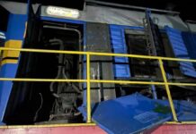 РФ вдарила по залізничній станції у Харківській області: поранено провідницю