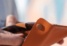 Священник відповів, чи можна підбирати знайдені на вулиці гроші