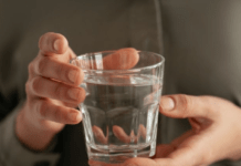 Що буде з організмом, якщо кожного ранку випивати склянку теплої води