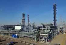 Найбільший у Росії НПЗ втратив половину потужностей після вибуху – Reuters