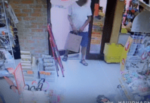 Менш ніж за годину оперативники Дніпра затримали чоловіка за крадіжку з магазину