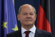 У Німеччині приземлився літак з російськими політв’язнями. Шольц зробив заяву