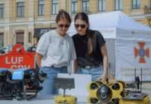 В центрі Києва показали вітчизняні безпілотники та роботи