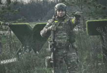 Боєць ССО Руслан Краснов закликав депутатів вийти з теплих кабінетів і піти самим на фронт