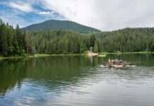 Літні мандри. 5 кращих озер Закарпаття для безпечного відпочинку з дітьми