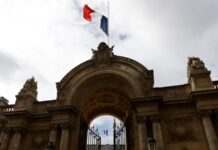 Через два місяці після виборів у Франції представили новий уряд