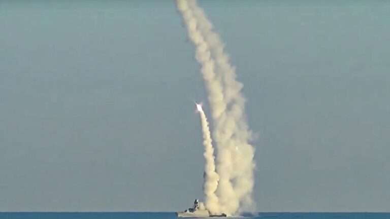 У ВМС повідомили, скільки кораблів РФ тримає в Чорному морі