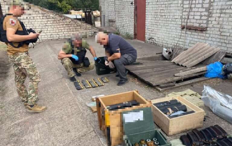 Підозри отримали 116 людей. Викрито великий канал продажу зброї та наркотиків