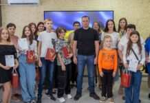 Юні камʼянчани отримали перші паспорти