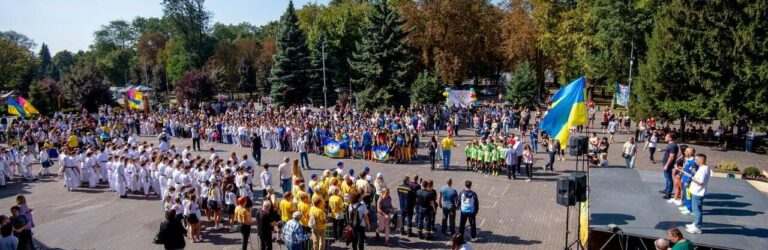 У Камʼянському провели “Парад чемпіонів” напередодні Дня міста