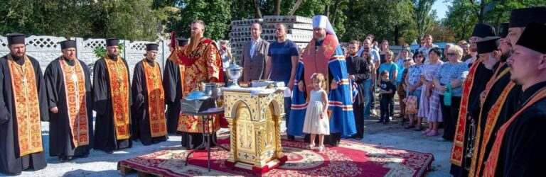 У Камʼянському будують сучасний храм ПЦУ
