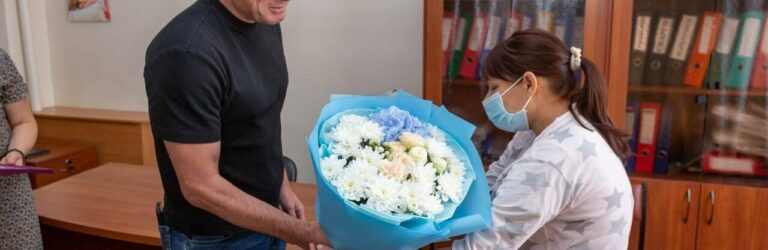 Мер привітав матусю, яка народила в День міста