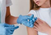 Чи можна вводити вакцину в місце, де на шкірі є татуювання: пояснення МОЗ