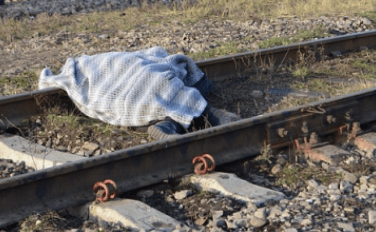 У Дніпрі чоловік загинув під колесами потяга: подробиці