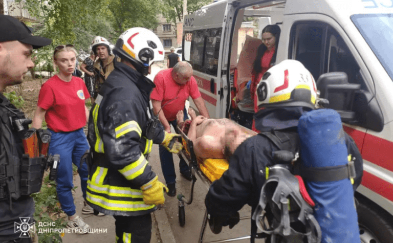 На пожежі у Марганці врятували чоловіка 1964 року народження