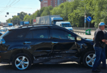 На Запорізькому шосе у Дніпрі зіткнулися Lexus та Honda: є постраждала