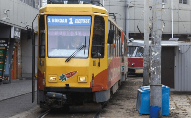 На вихідних громадський транспорт Дніпра курсуватиме зі змінами: подробиці