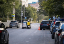 На проспекті Миру у Дніпрі водій BMW збив 10-річного хлопця на пішохідному переході