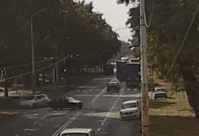 На проспекті Сергія Нігояна у Дніпрі «Славута» врізалася у Renault служби таксі