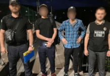 Поліцейські-міграційники видворили за межі України двох нелегалів