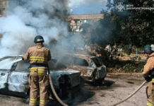 Нікопольський район: внаслідок ворожого обстрілу, спалахнули дві автівки