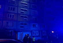 Правоохоронці Запоріжжя встановлюють обставини підпалу в під’їзді багатоповерхівки
