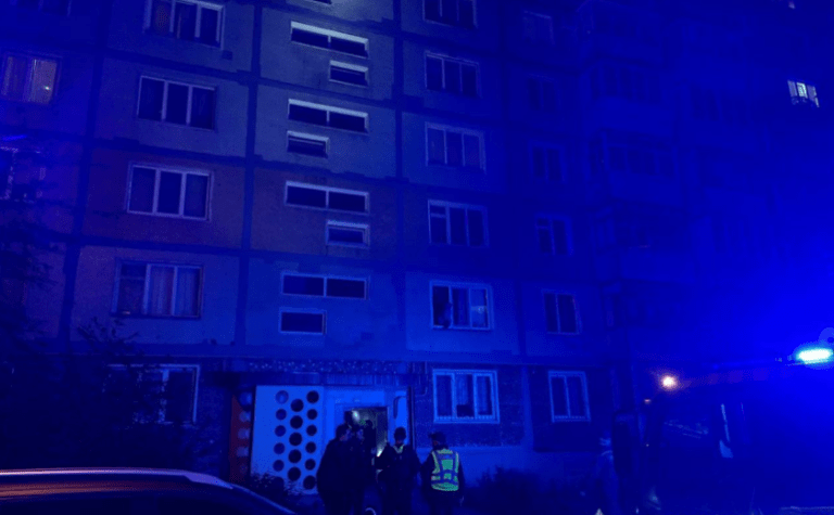 Правоохоронці Запоріжжя встановлюють обставини підпалу в під’їзді багатоповерхівки