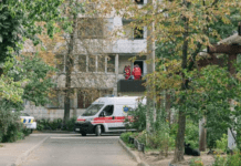 На проспекті Героїв у Дніпрі жінка випала з вікна багатоповерхівки: подробиці