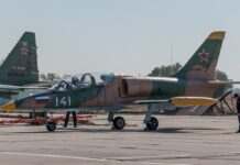 Для чого росіяни “захищають” літаки та їх малюнки шинами: пояснення Пентагону