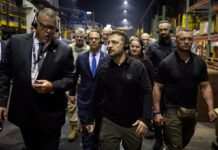 Зеленський відвідав у США завод, де виробляють снаряди для України