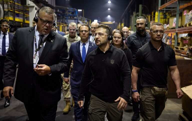 Зеленський відвідав у США завод, де виробляють снаряди для України