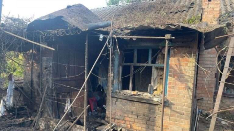 Влада: армія РФ увечері обстріляла Нікополь: загинула жінка, двоє поранених