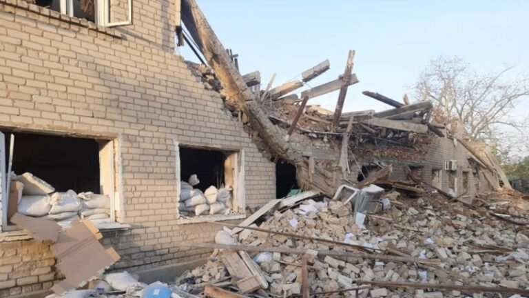 ОВА: в Херсоні сили РФ скинули боєприпас із дрона, поранений чоловік