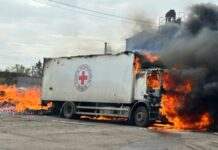 «Гуманітарні працівники не можуть бути мішенню» – Боррель засудив удар РФ по місії МКЧХ