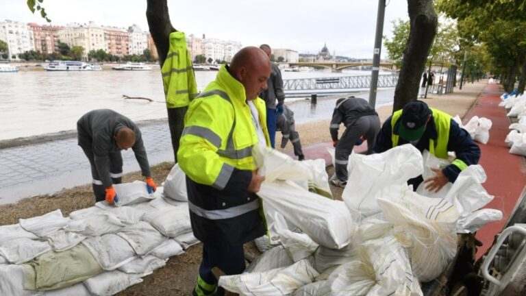 Орбан скасував закордонні поїздки, оскільки Угорщина готується до повеней
