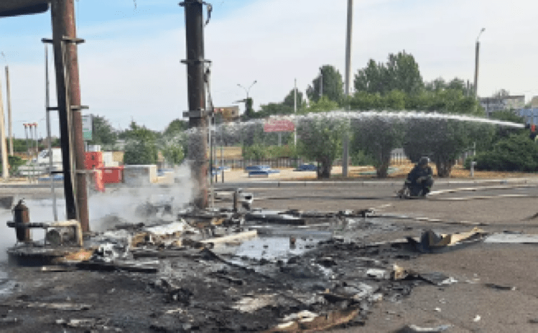 У Нікополі ліквідували пожежу на АЗС, яка виникла внаслідок ворожої атаки