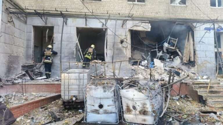 У Сумах через удари по лікарні вже 9 загиблих, 12 людей поранені – ОВА
