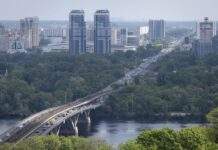 Незвичний прогноз. Синоптик розповіла про погоду на вихідних в Україні