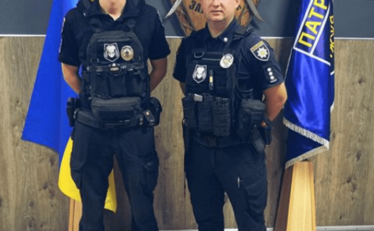 У потрібному місці в потрібний час: патрульні Запоріжжя надали допомогу чоловікові, який травмувався у ДТП