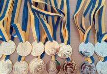 Є нюанс. Українцям пояснили, чи зможуть школи й надалі вручати учням медалі