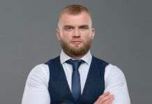 Довелося “ніжками з портфельчиком довго йти”. Нардеп Дмитрук розповів, як втік з України