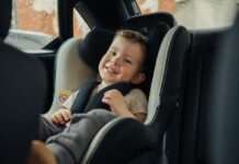 Коли потрібне дитяче автокрісло в авто: вивчаємо основні правила