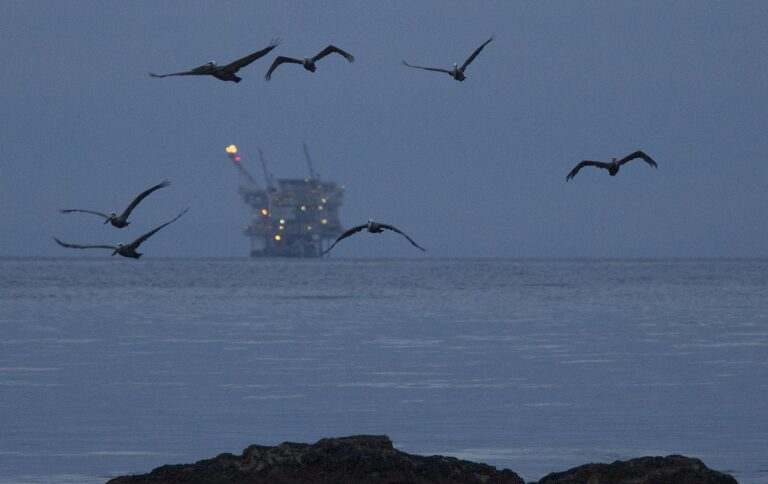 Саудівська Аравія відмовилася стримувати падіння цін на нафту, – FT