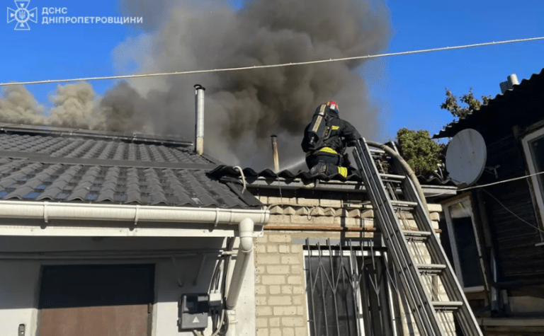 У Дніпрі на вулиці Святослава Хороброго горів будинок