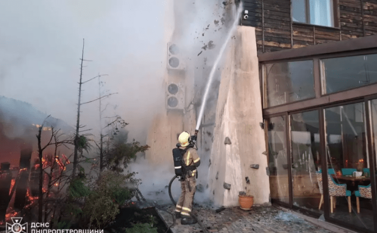 У Павлограді вранці сталася пожежа у готельно-ресторанному комплексі