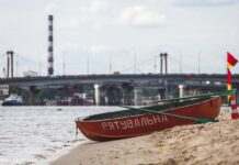 На річці у Житомирі перекинувся човен з людьми, є жертви