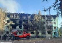 Окупанти вдарили по будинках у Добропіллі, почались пожежі, сім поранених