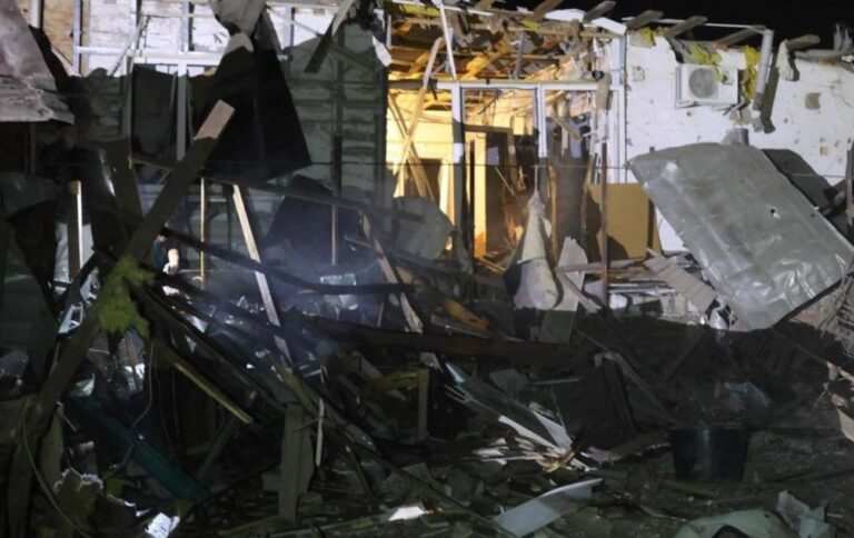 Обстріл Запоріжжя: з’явилося відео рятувальної операції