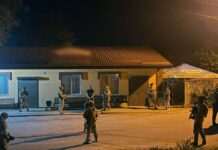 В Хмельницькій області чоловік розстріляв поліцейських з автомата, є поранені