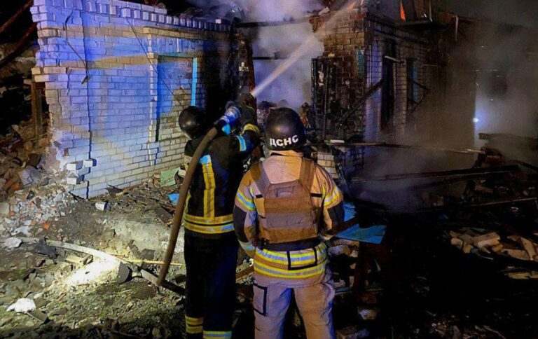 З’явились фото та відео наслідків ударів РФ по Дніпру та Кривому Рогу